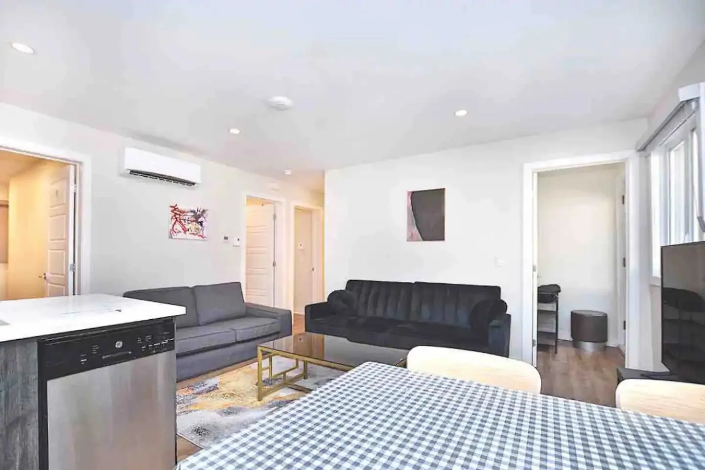 Beautiful 4-Bdr In Heart Of Plateau Mont-Royal Apartment Montreal
